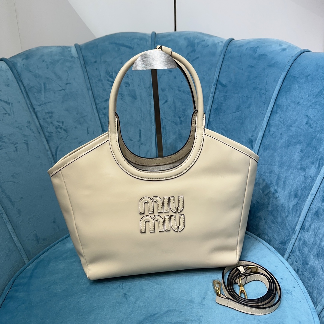 Lvy Leather bag