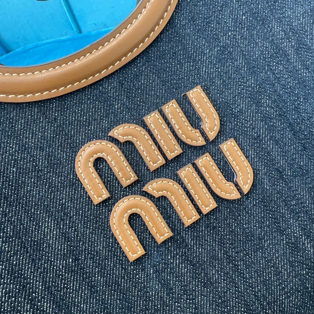 Lvy tote bag