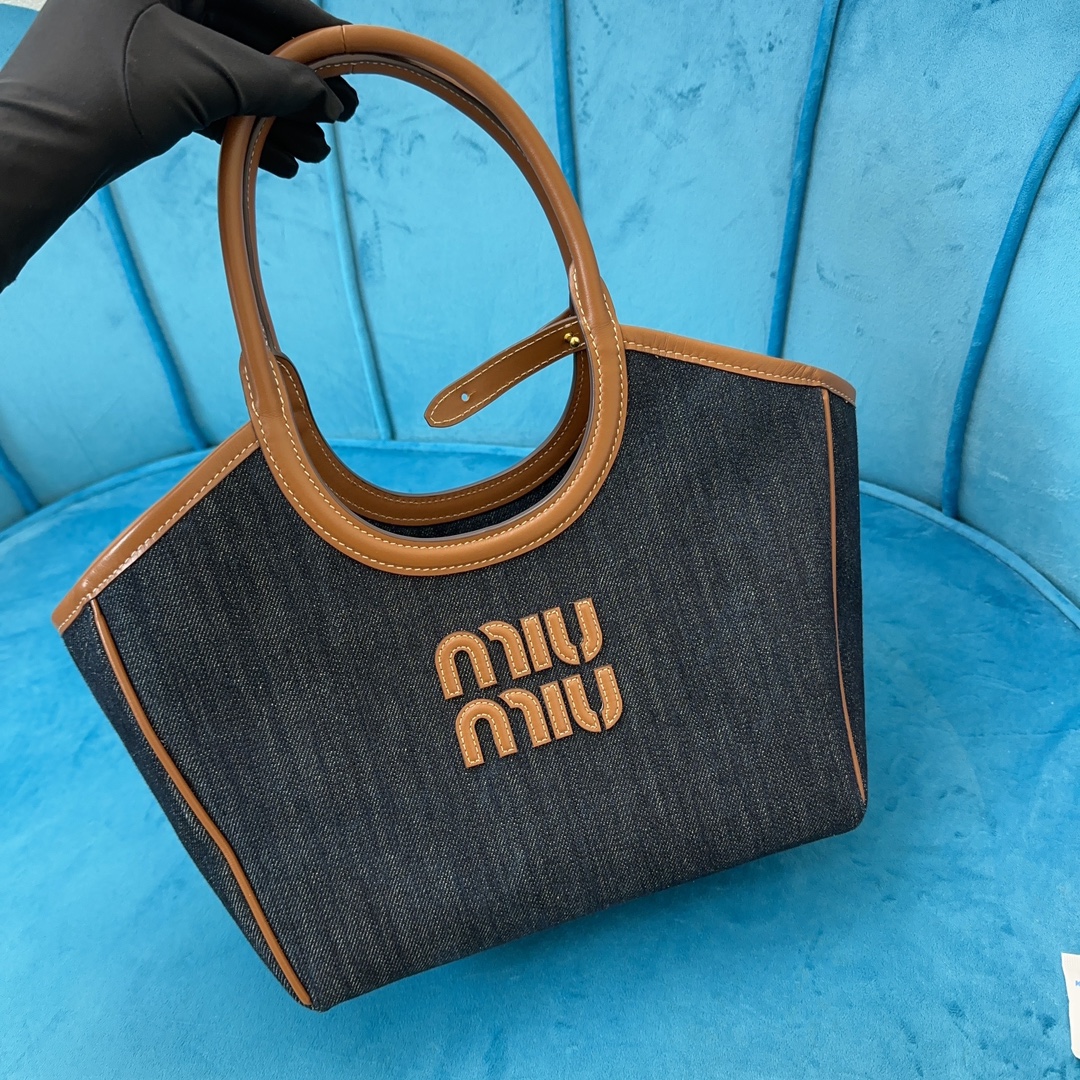 Lvy tote bag