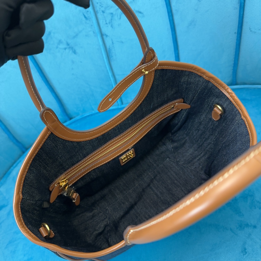 Lvy tote bag