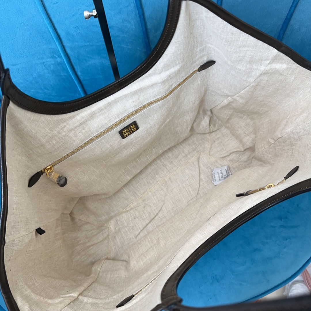 Lvy Leather bag