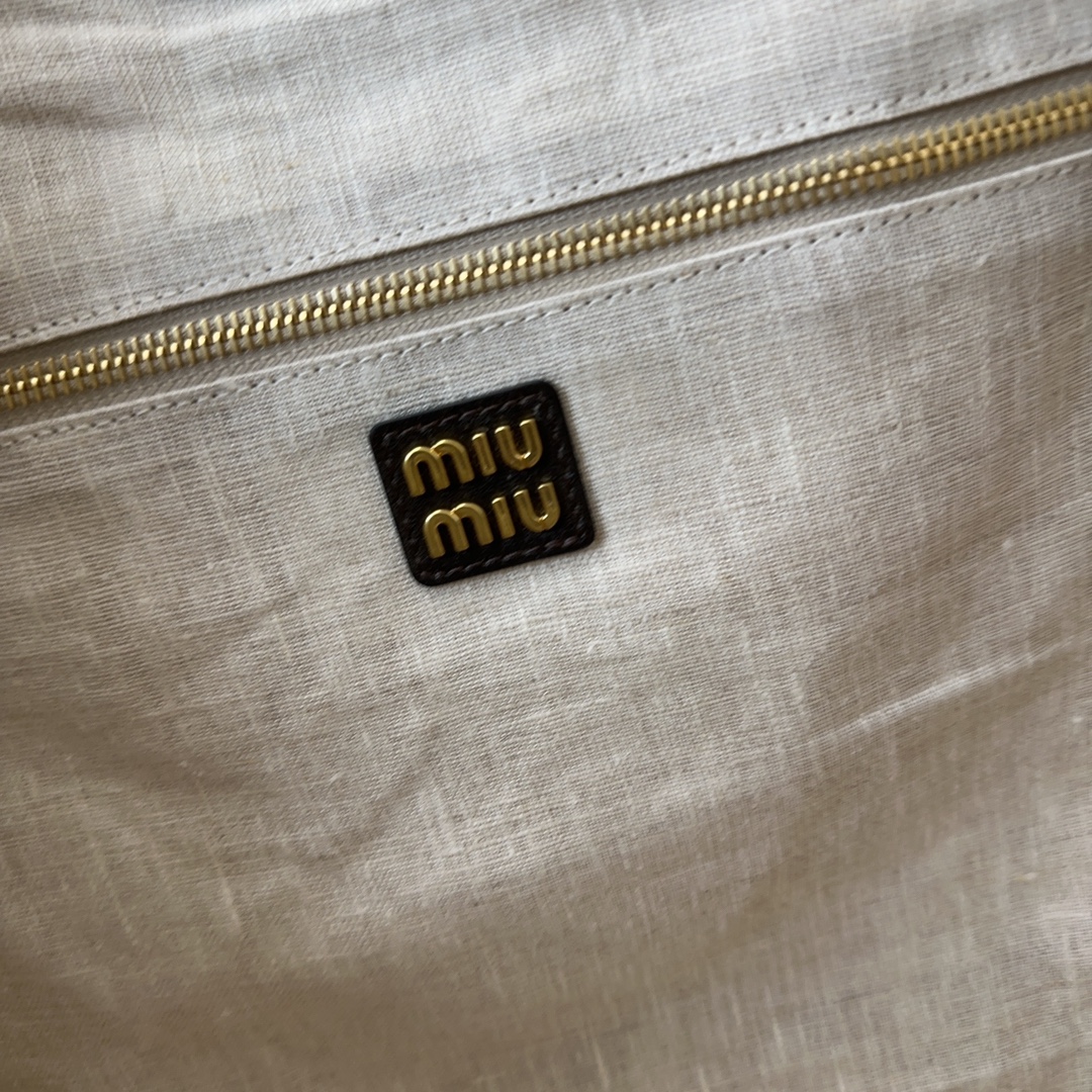 Lvy Leather bag