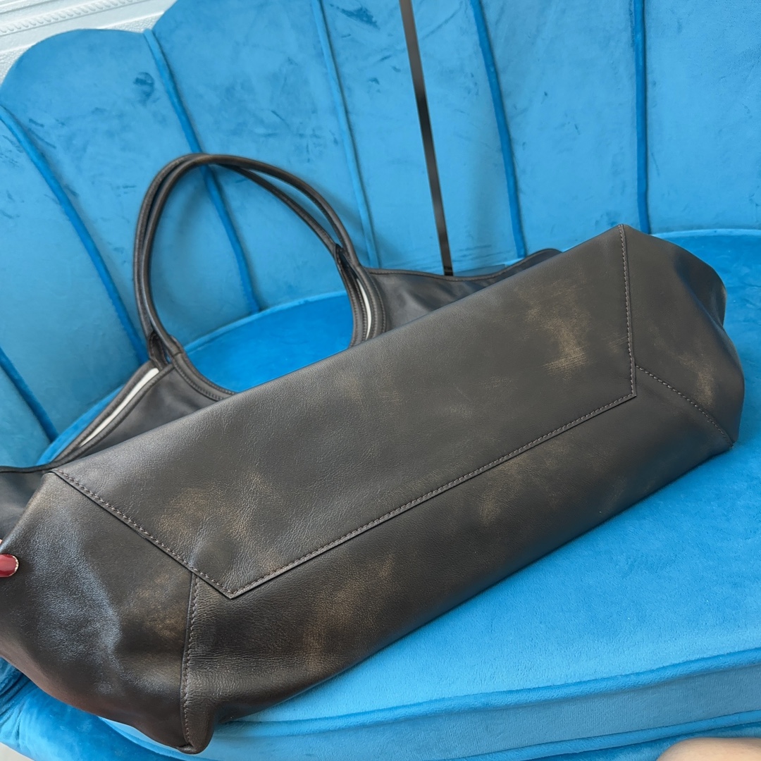 Lvy Leather bag