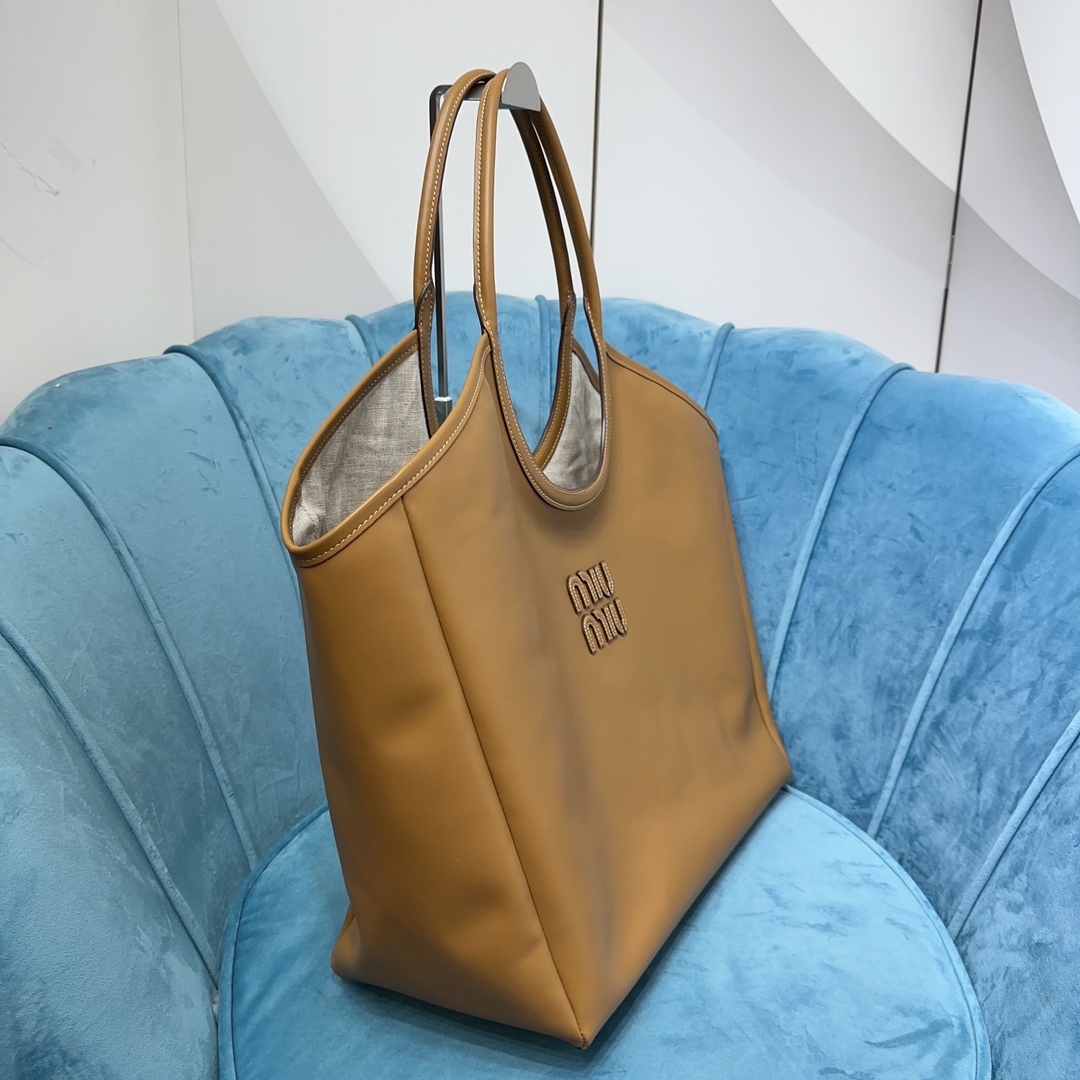 Lvy Leather bag