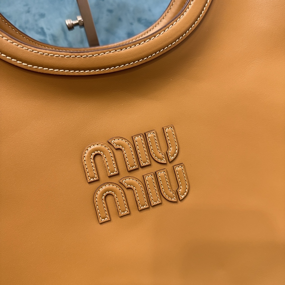 Lvy Leather bag