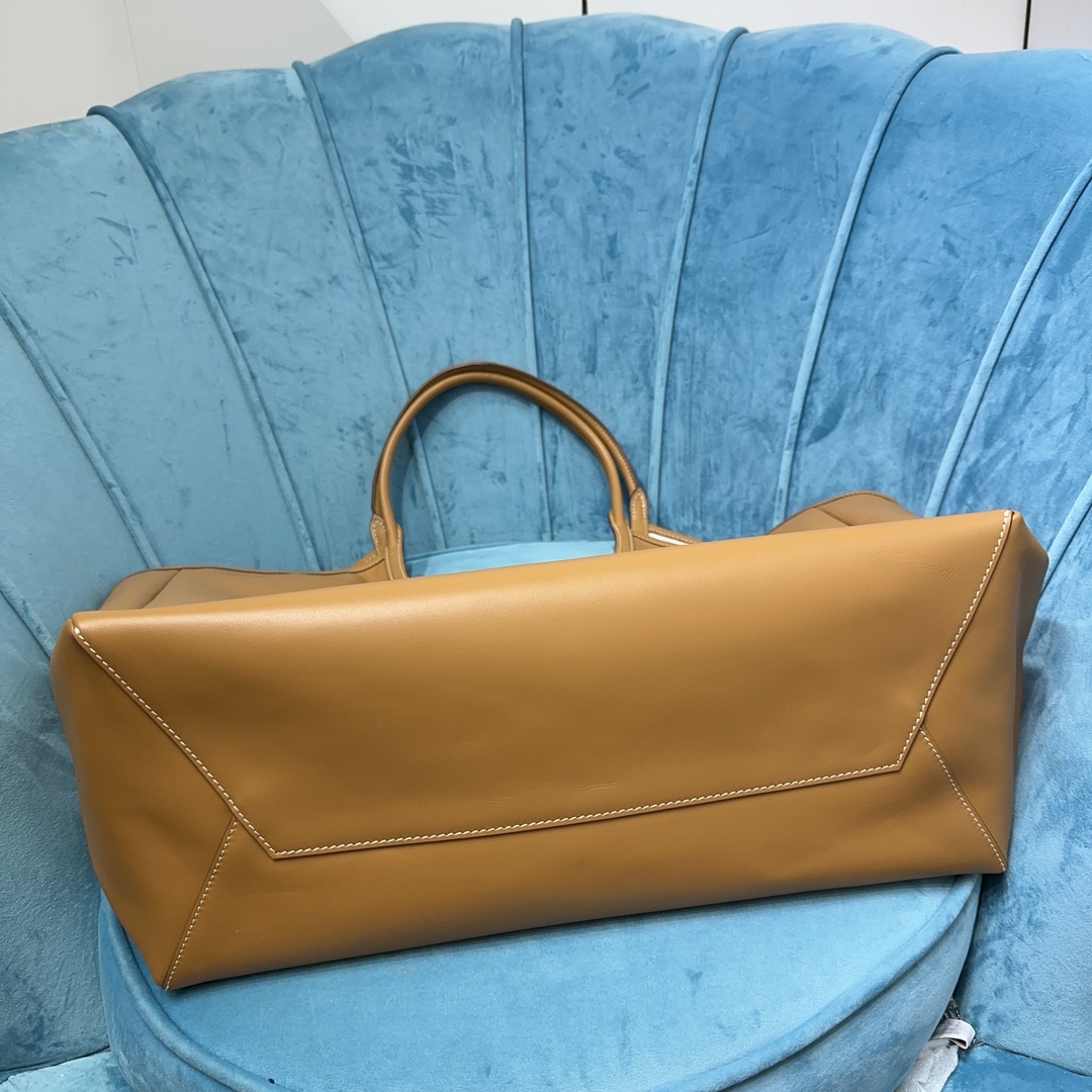 Lvy Leather bag