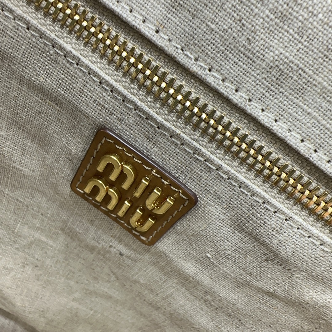 Lvy Leather bag