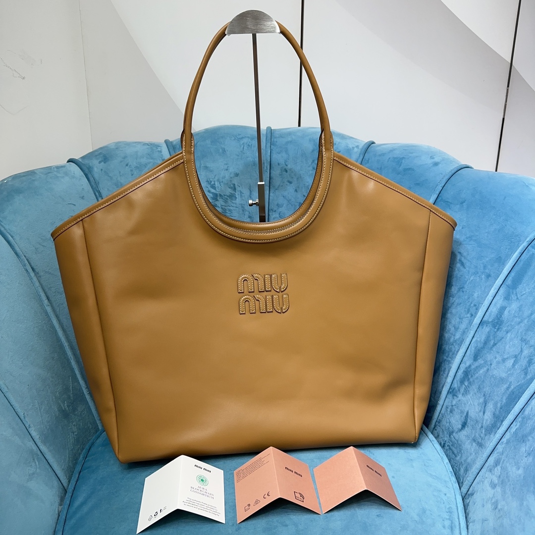 Lvy Leather bag