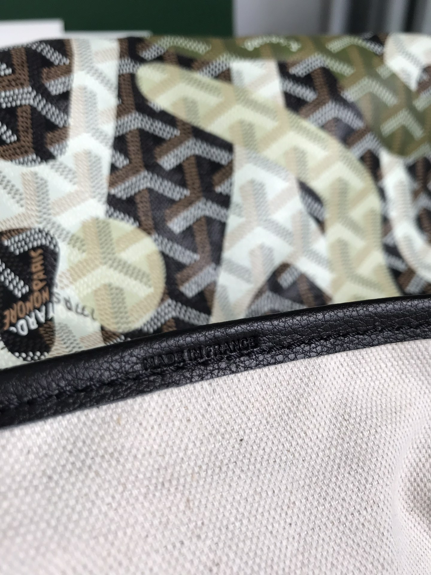 saint L**is tote bag