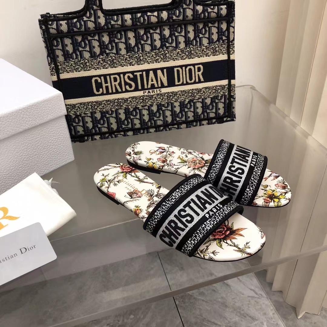 D*or slippers