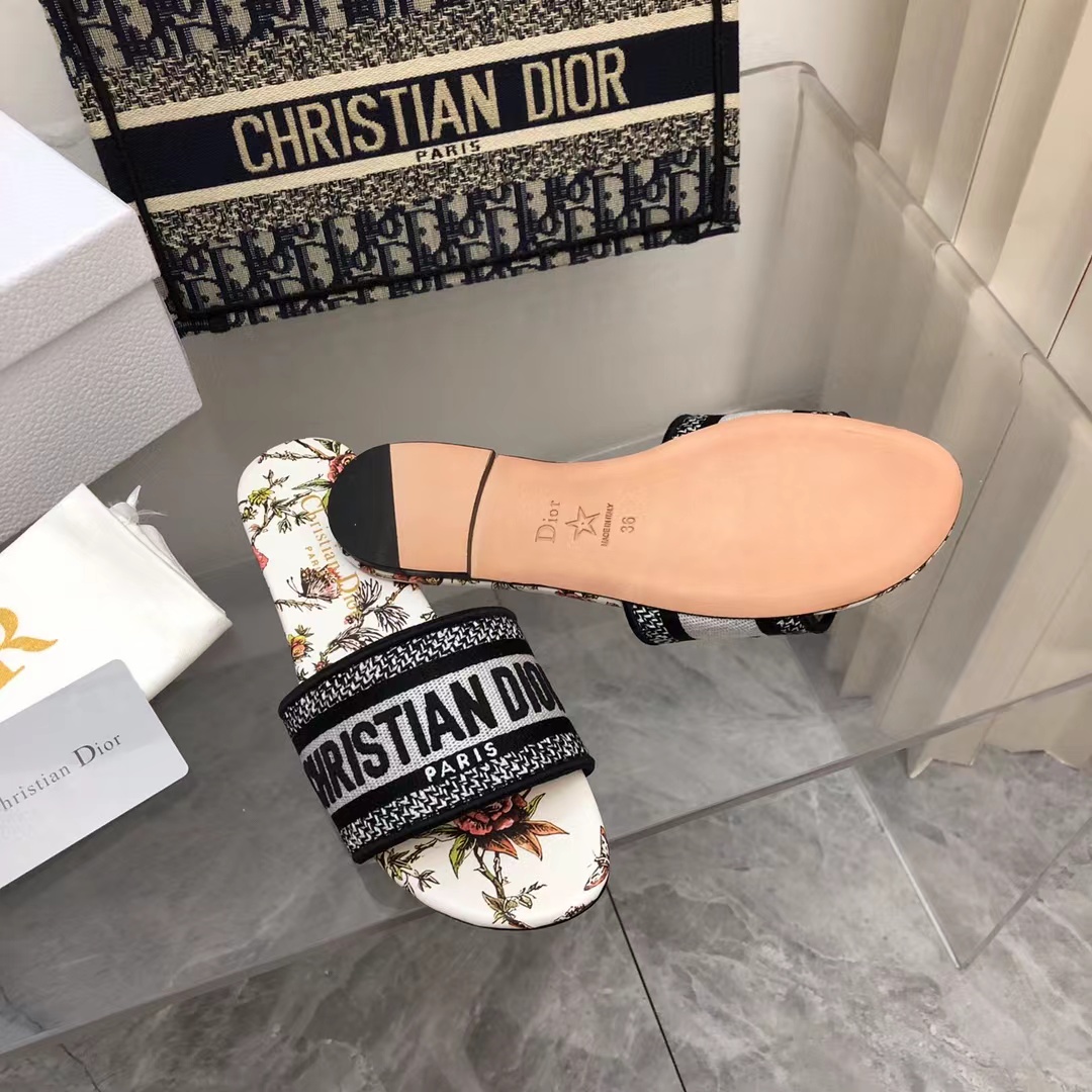 D*or slippers