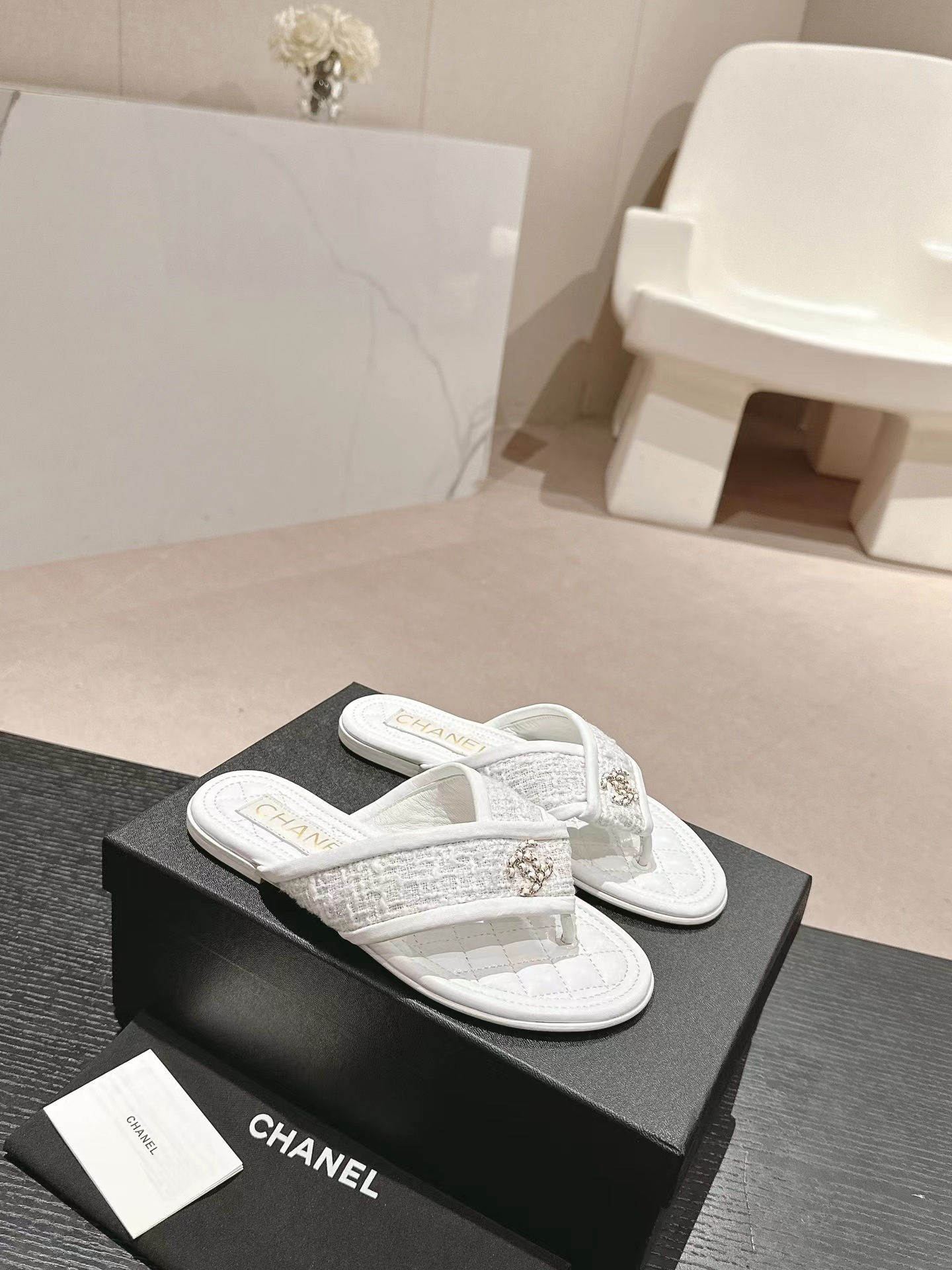Ch*el slippers