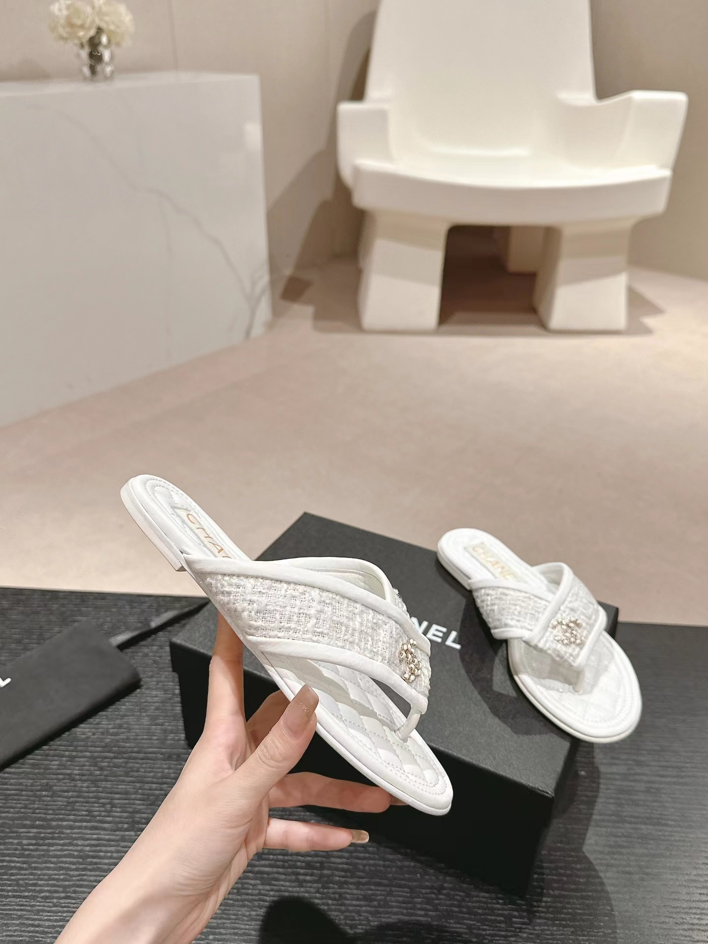 Ch*el slippers