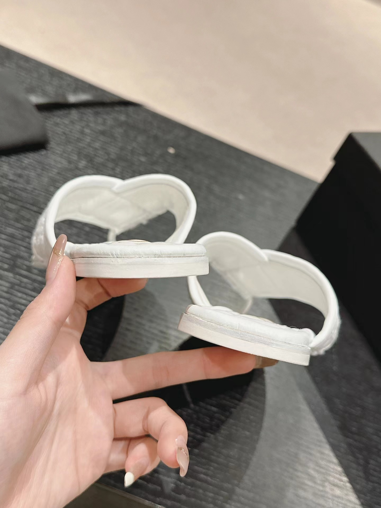 Ch*el slippers