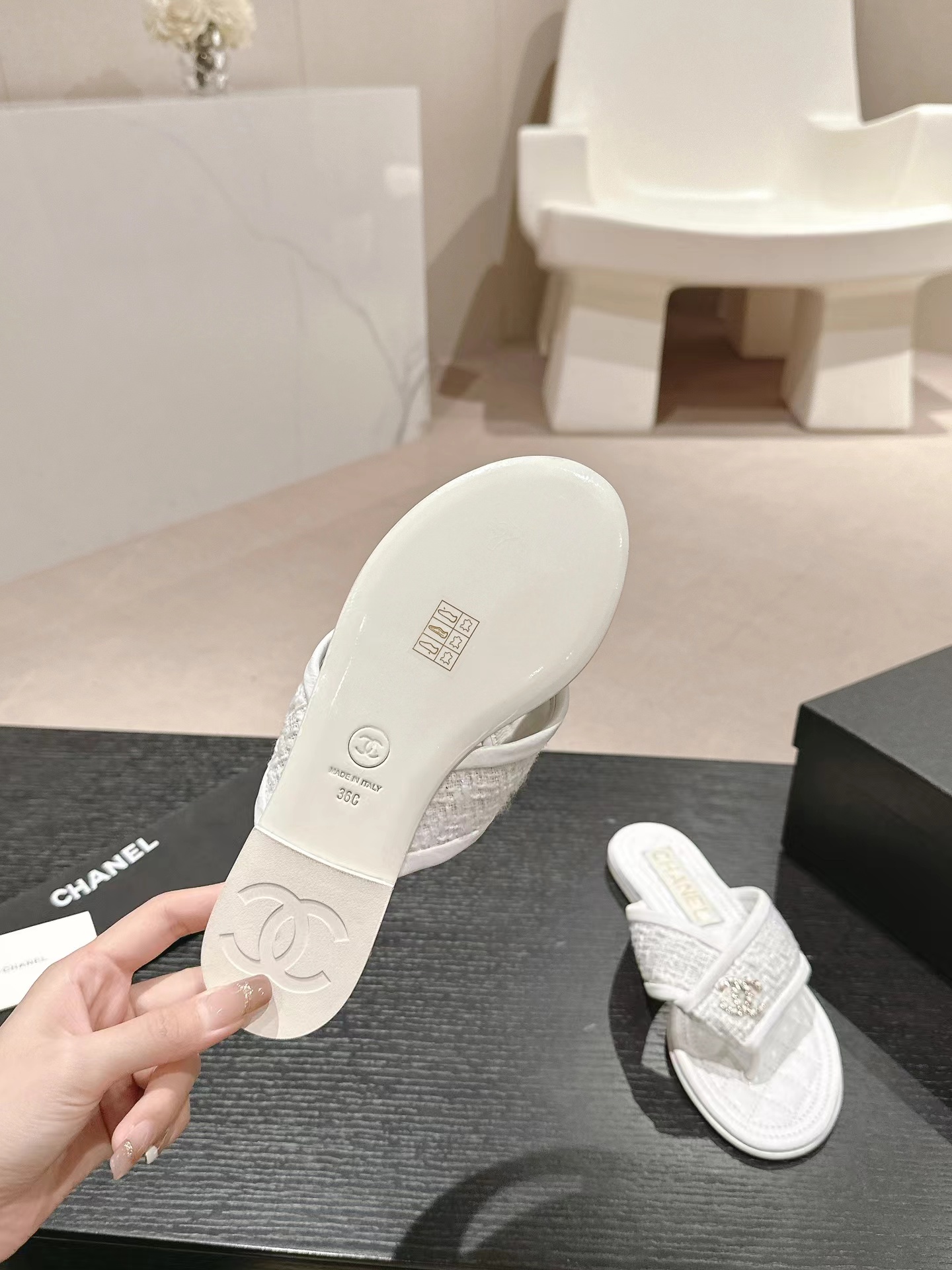 Ch*el slippers