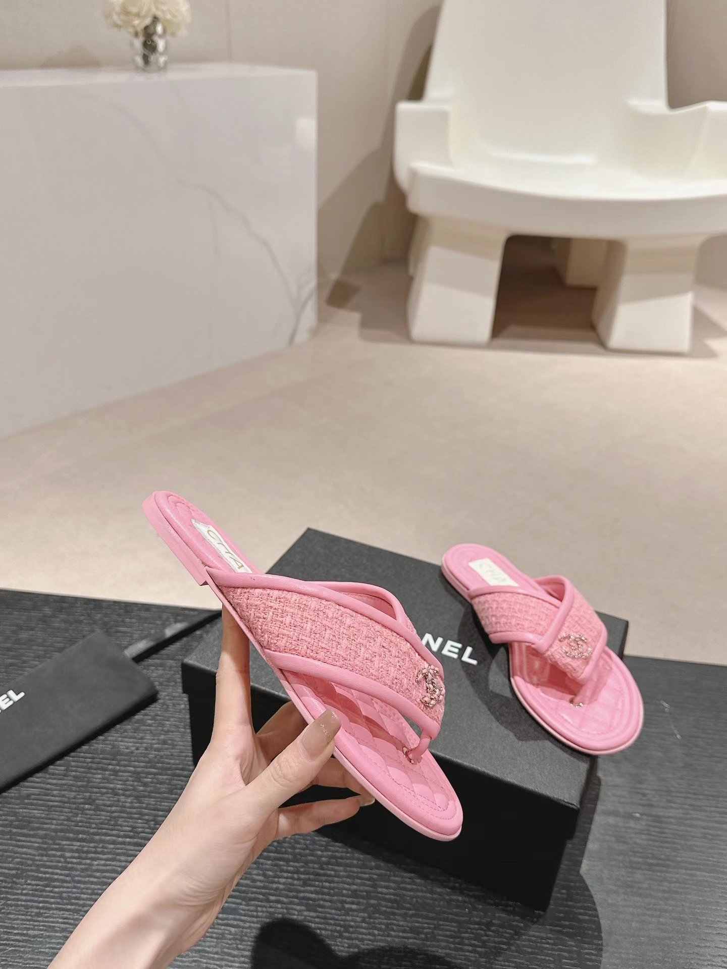 Ch*el slippers