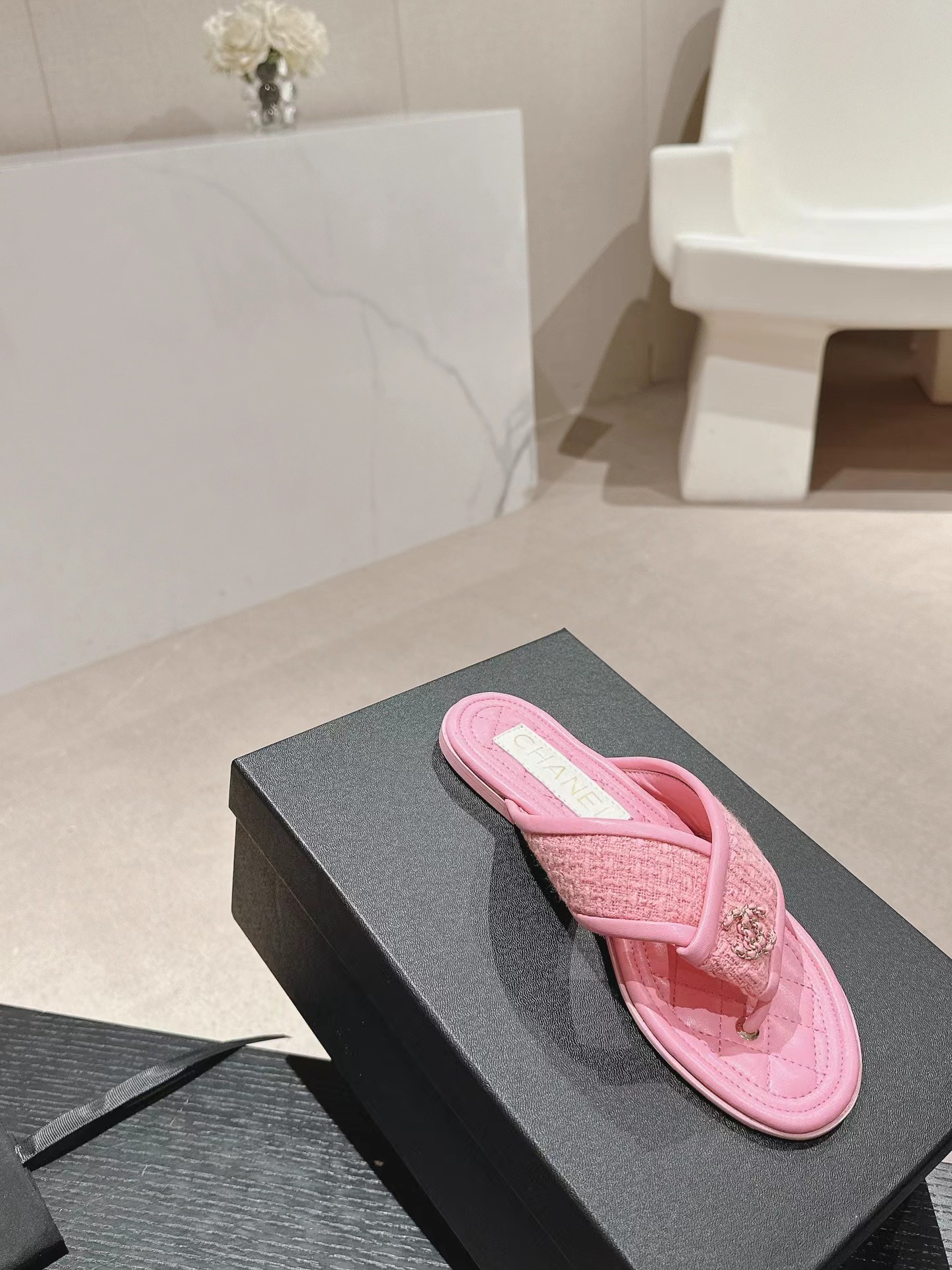 Ch*el slippers