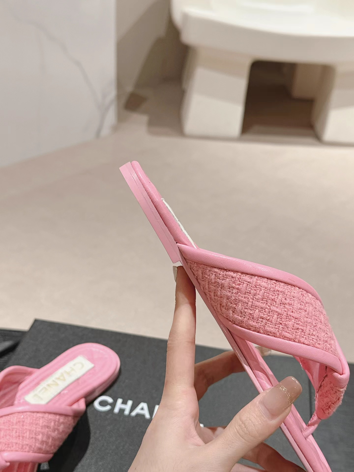 Ch*el slippers