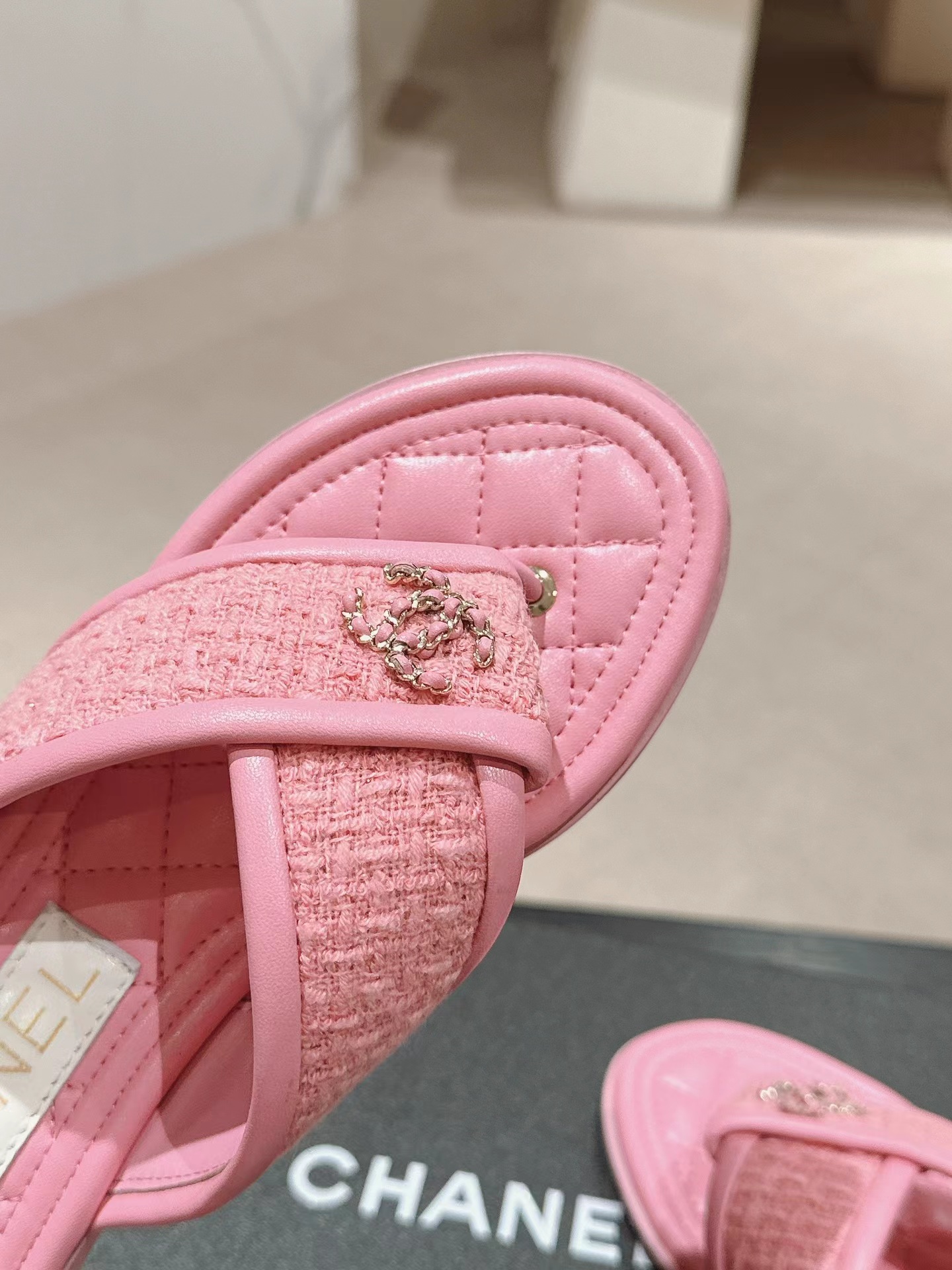 Ch*el slippers