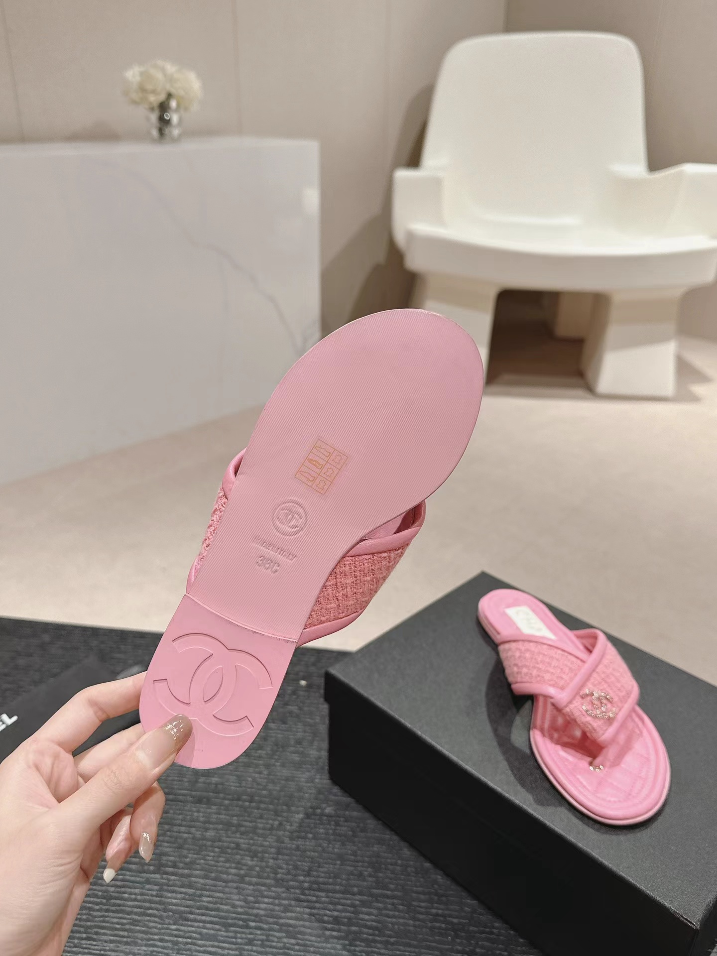 Ch*el slippers