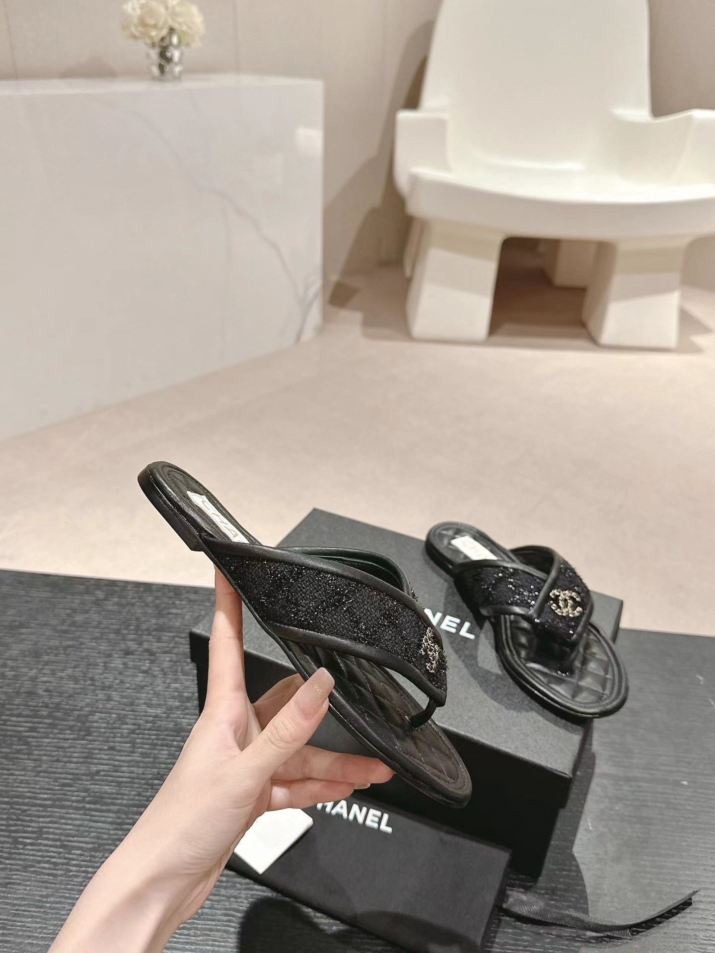 Ch*el slippers