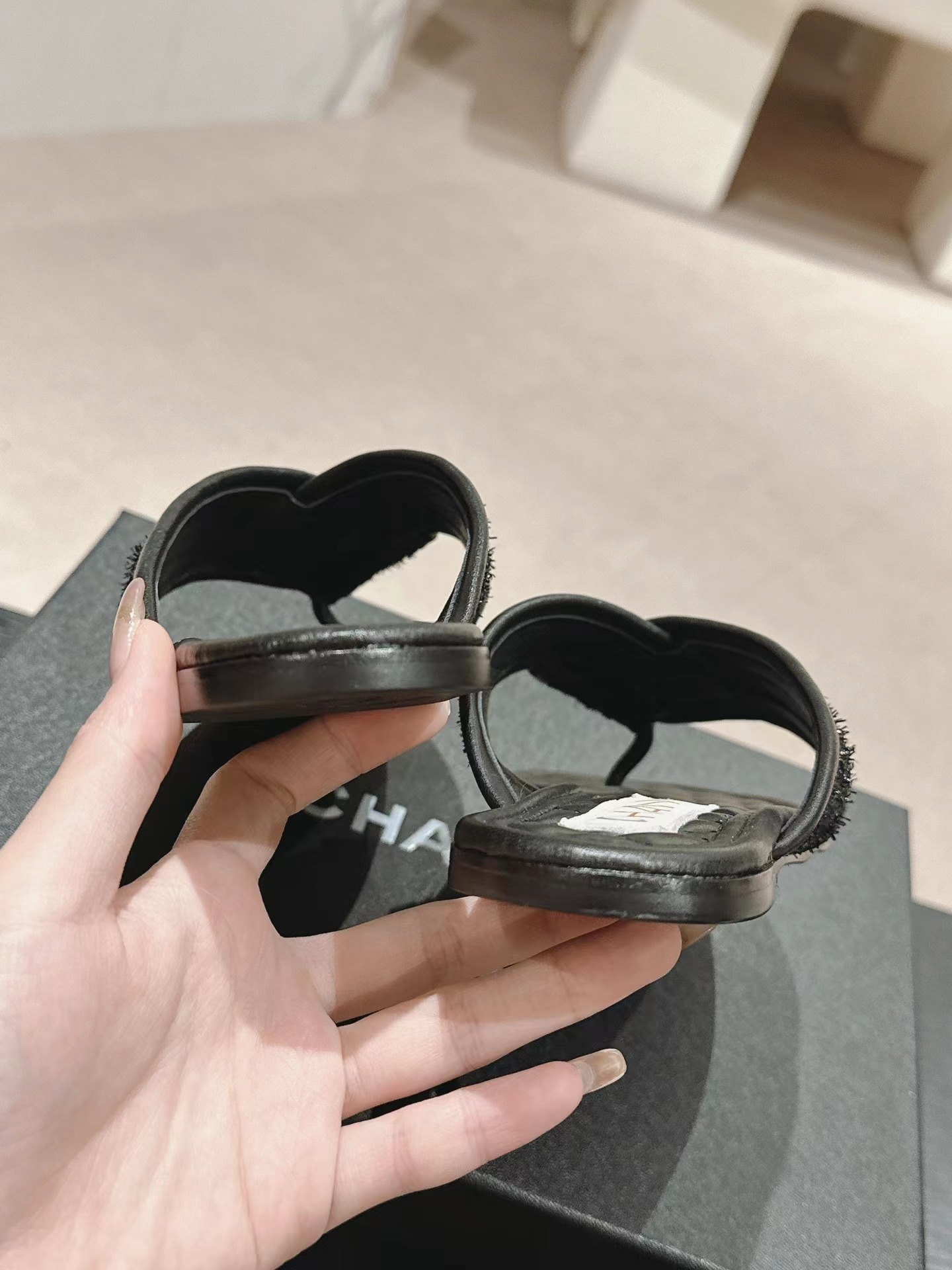 Ch*el slippers
