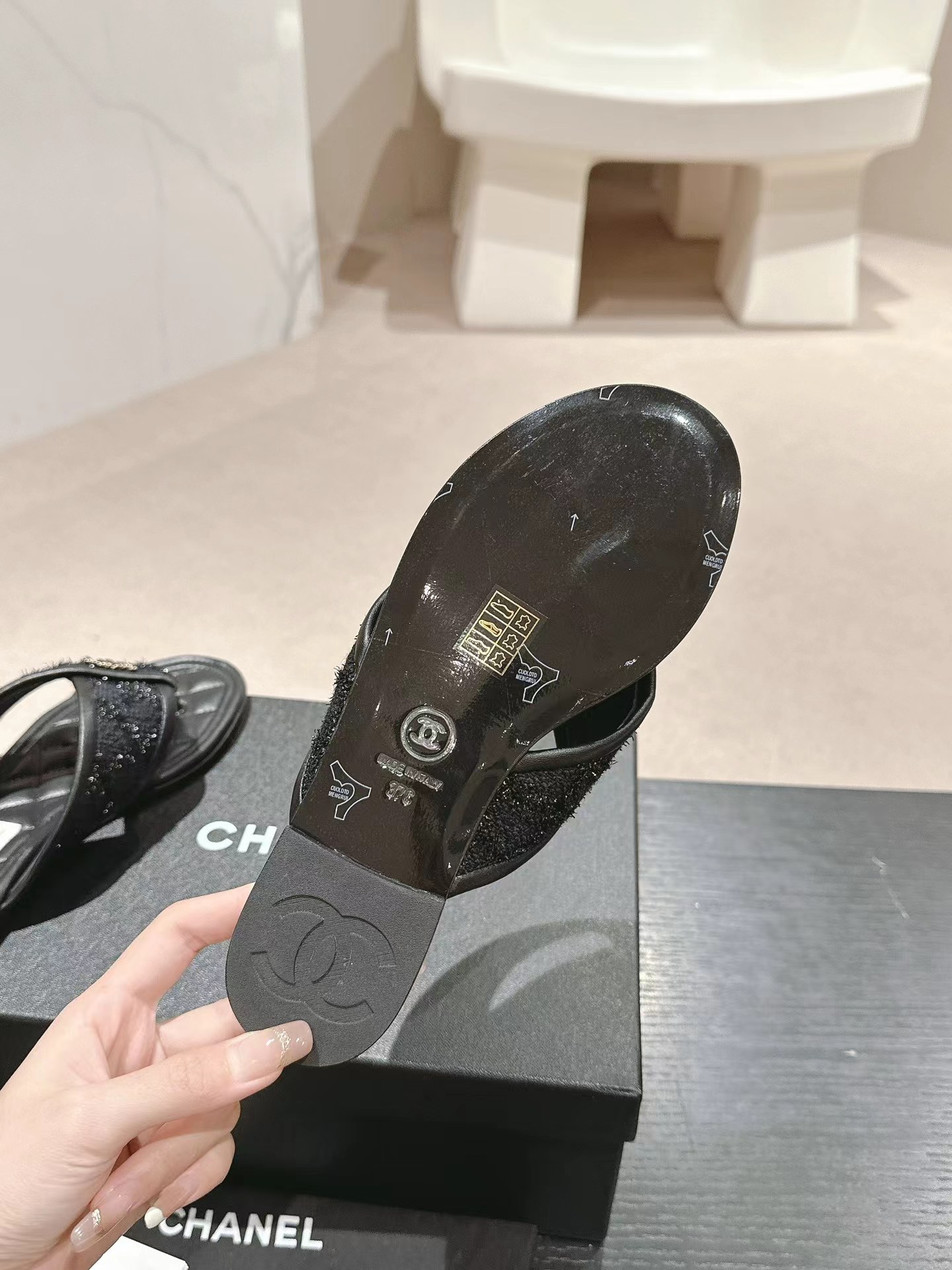 Ch*el slippers