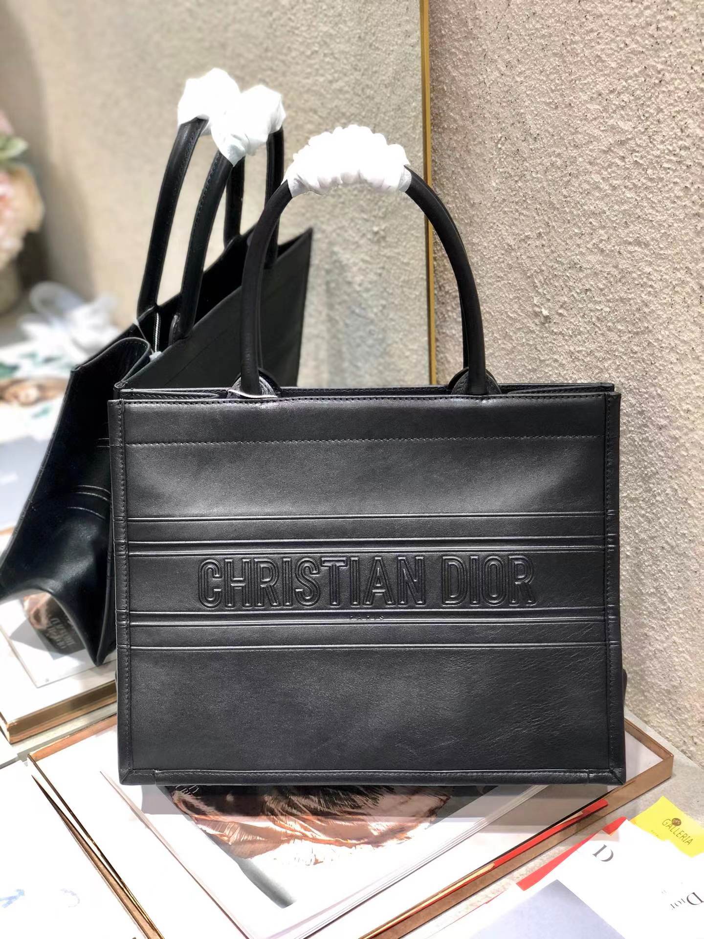 D*or book tote