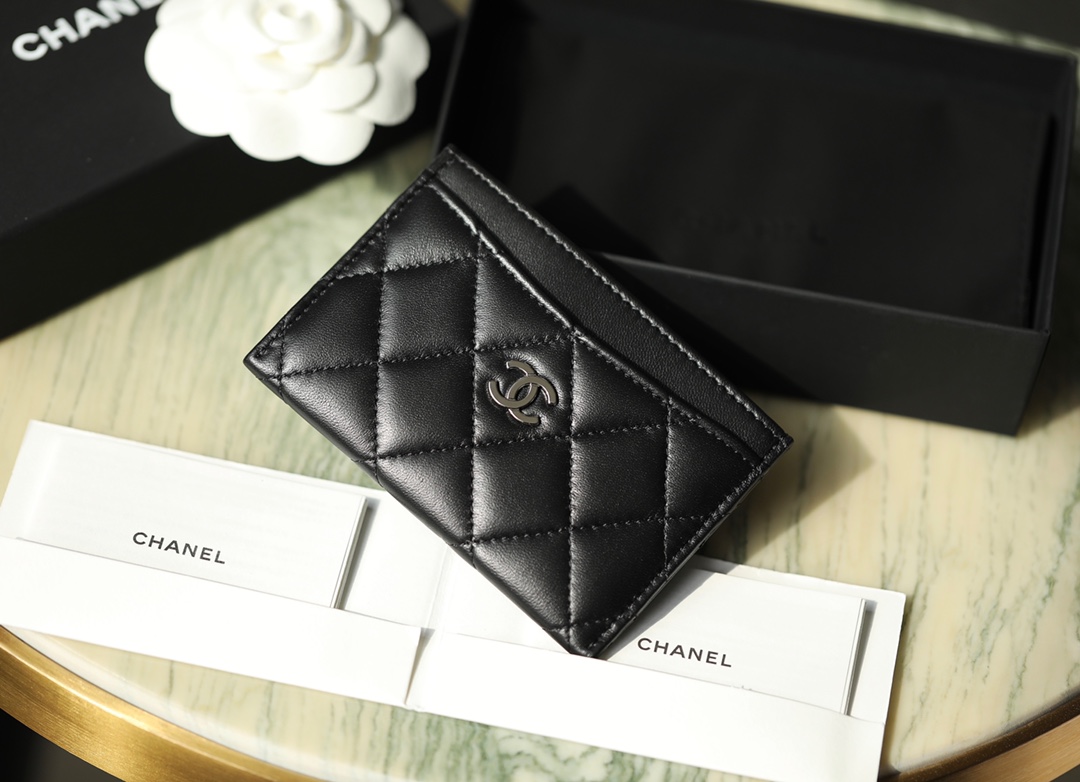 Ch*el1 cardholder