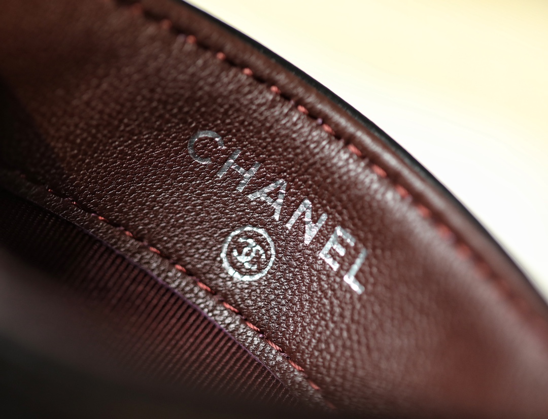 Ch*el1 cardholder