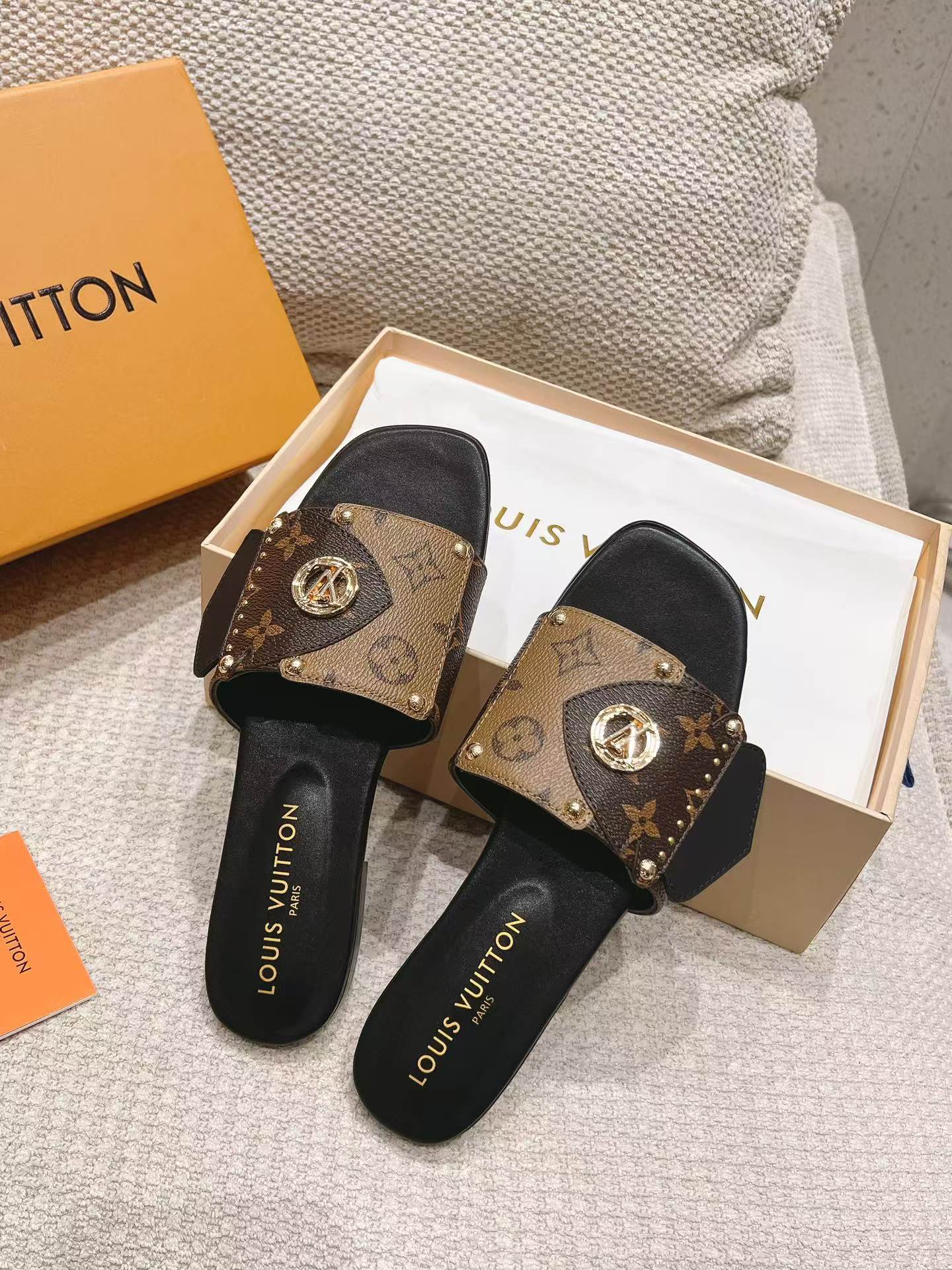 Lv Frame Flat Mule