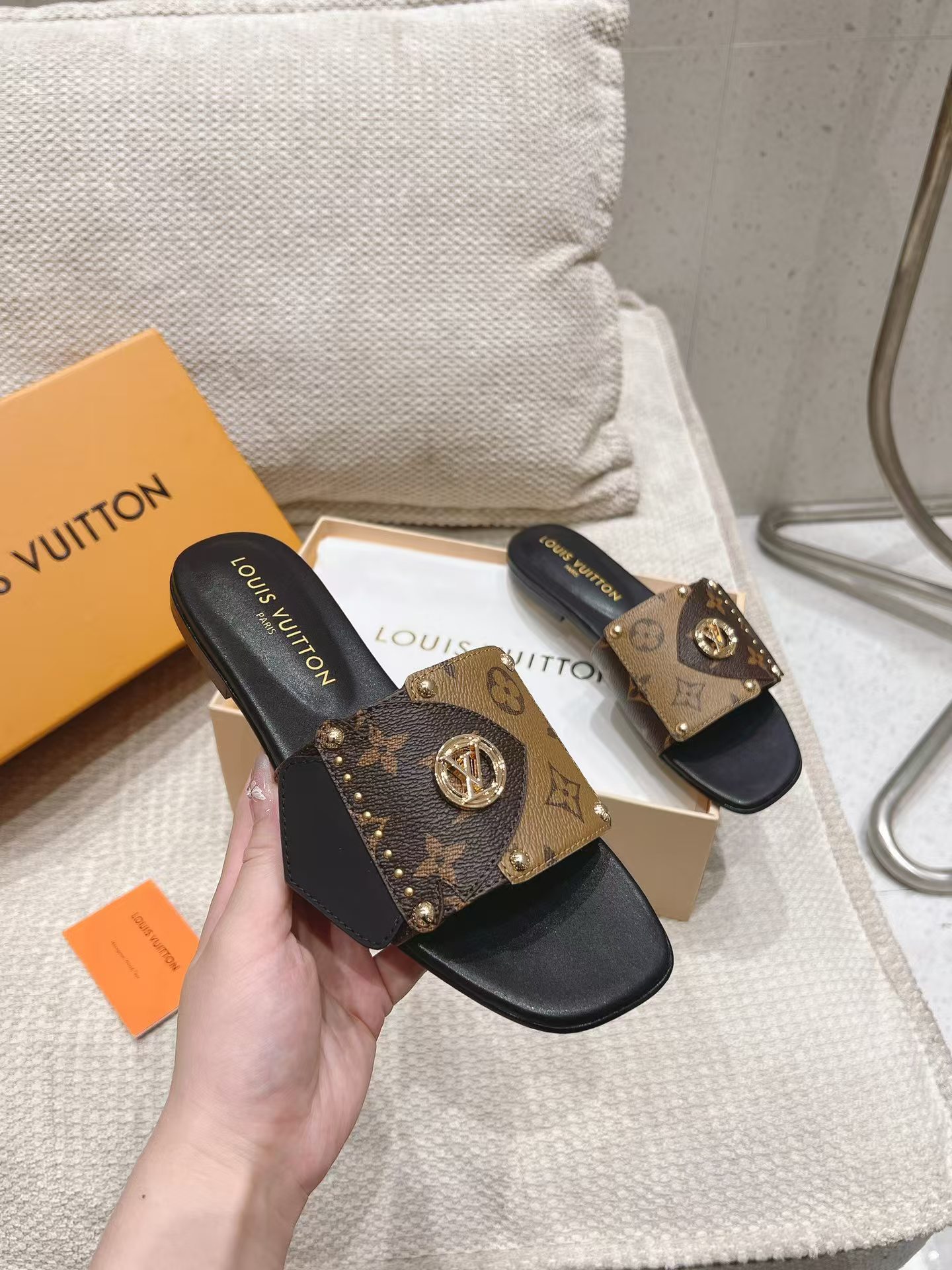 Lv Frame Flat Mule