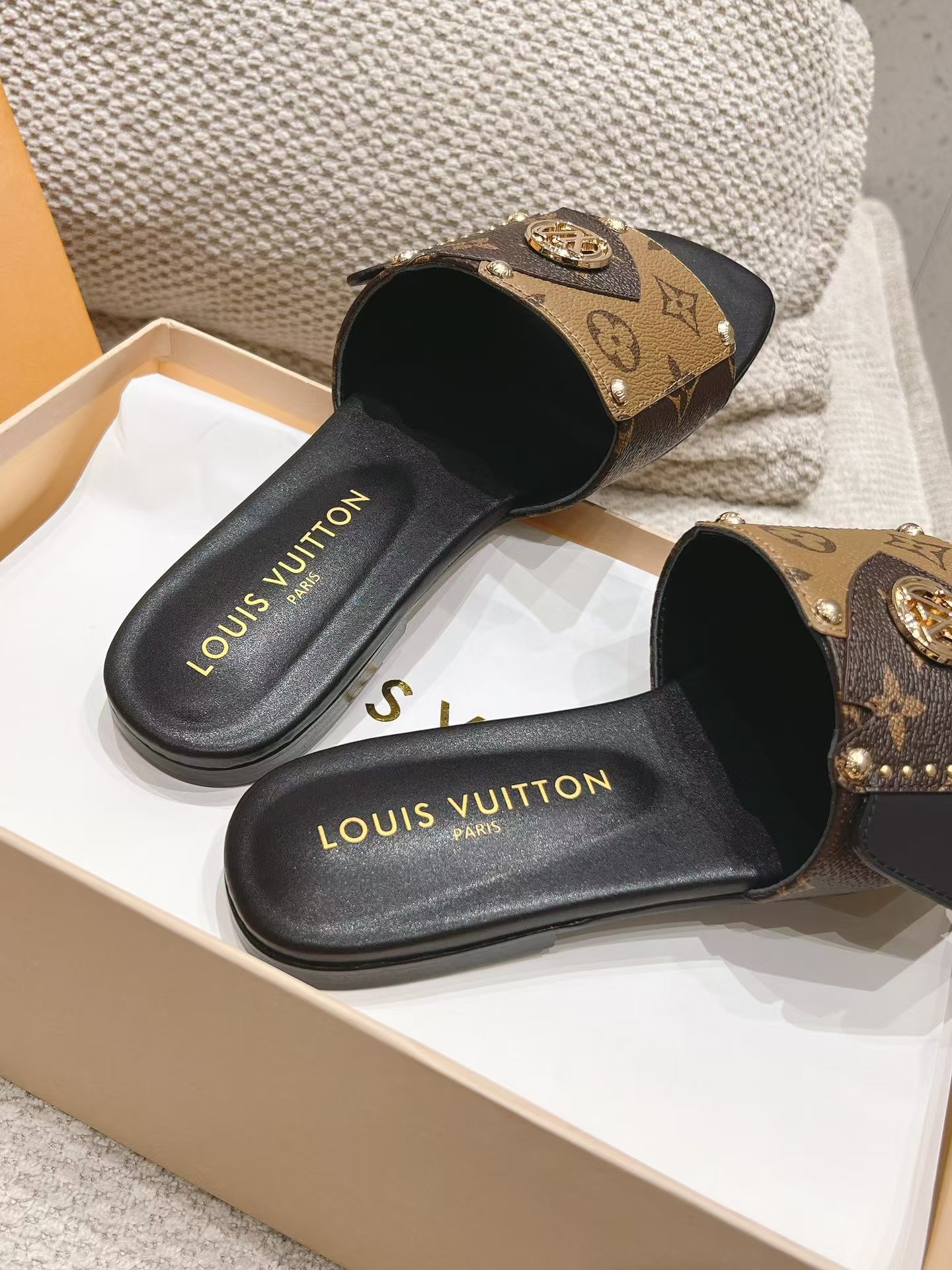 Lv Frame Flat Mule