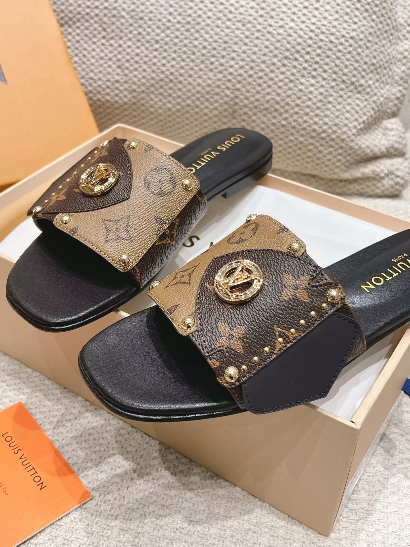 Lv Frame Flat Mule