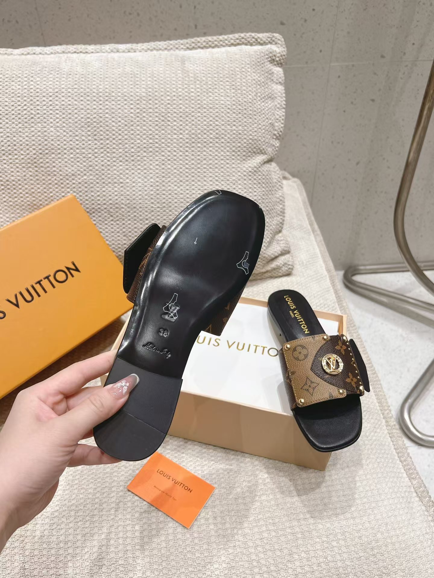 Lv Frame Flat Mule