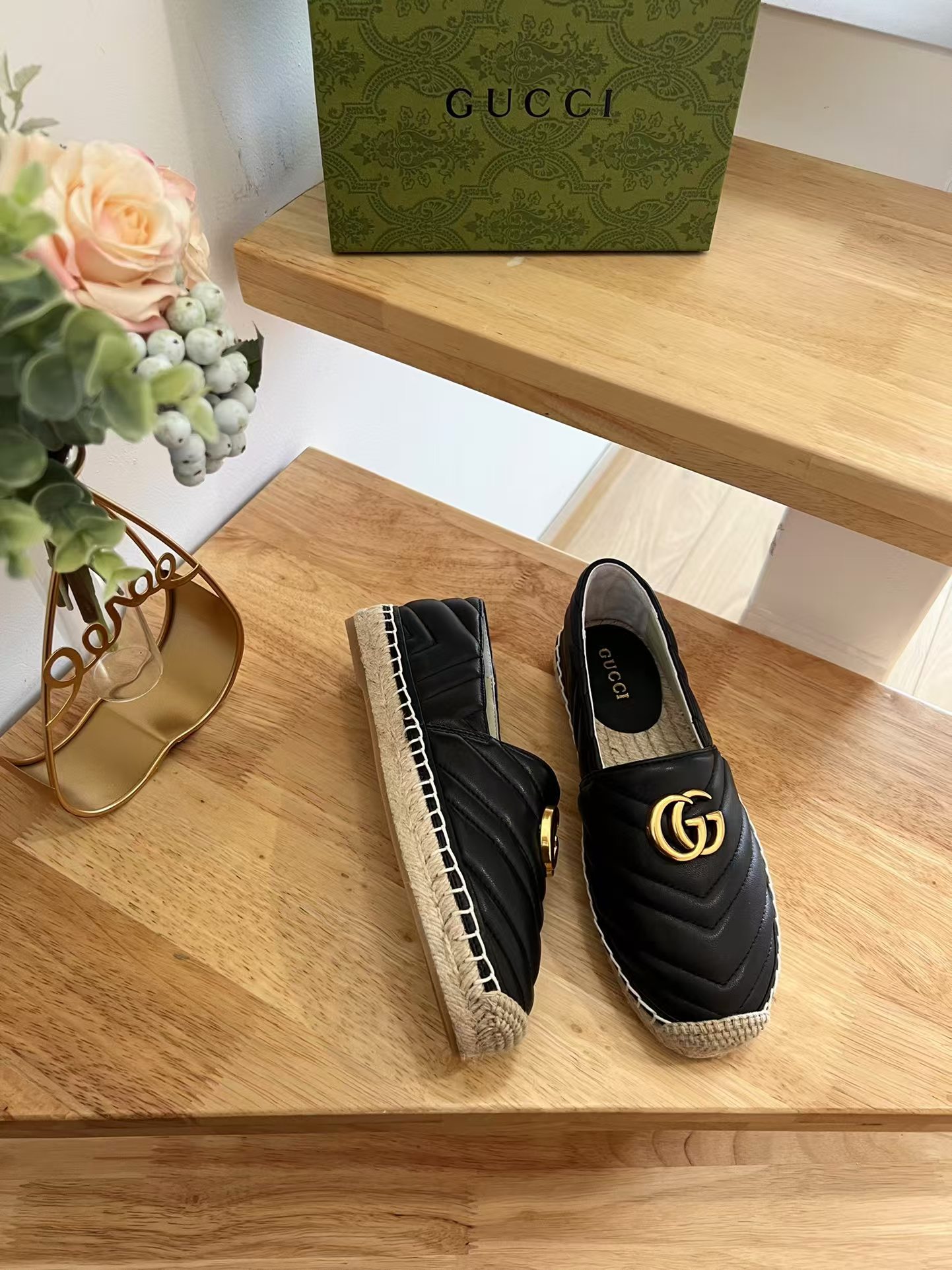 G*u*i pilar gg matelassé espadrille flats
