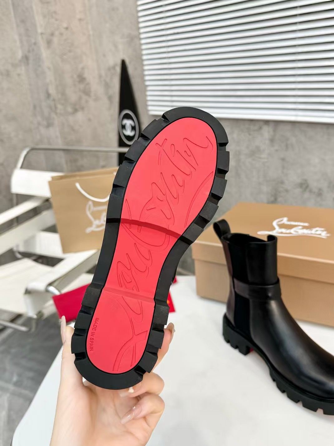 Ch**an louboutin chelsea booty