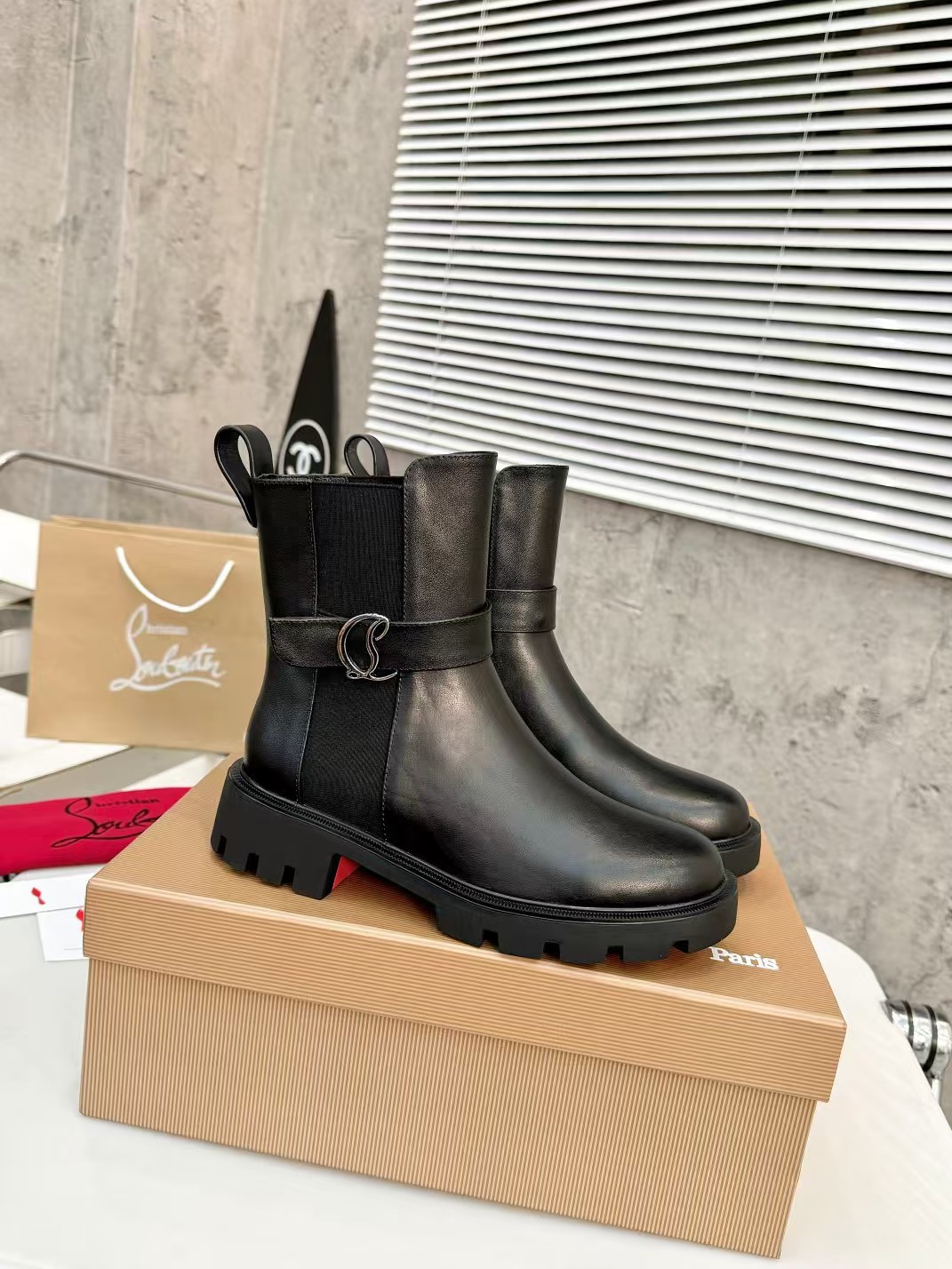 Ch**an louboutin chelsea booty