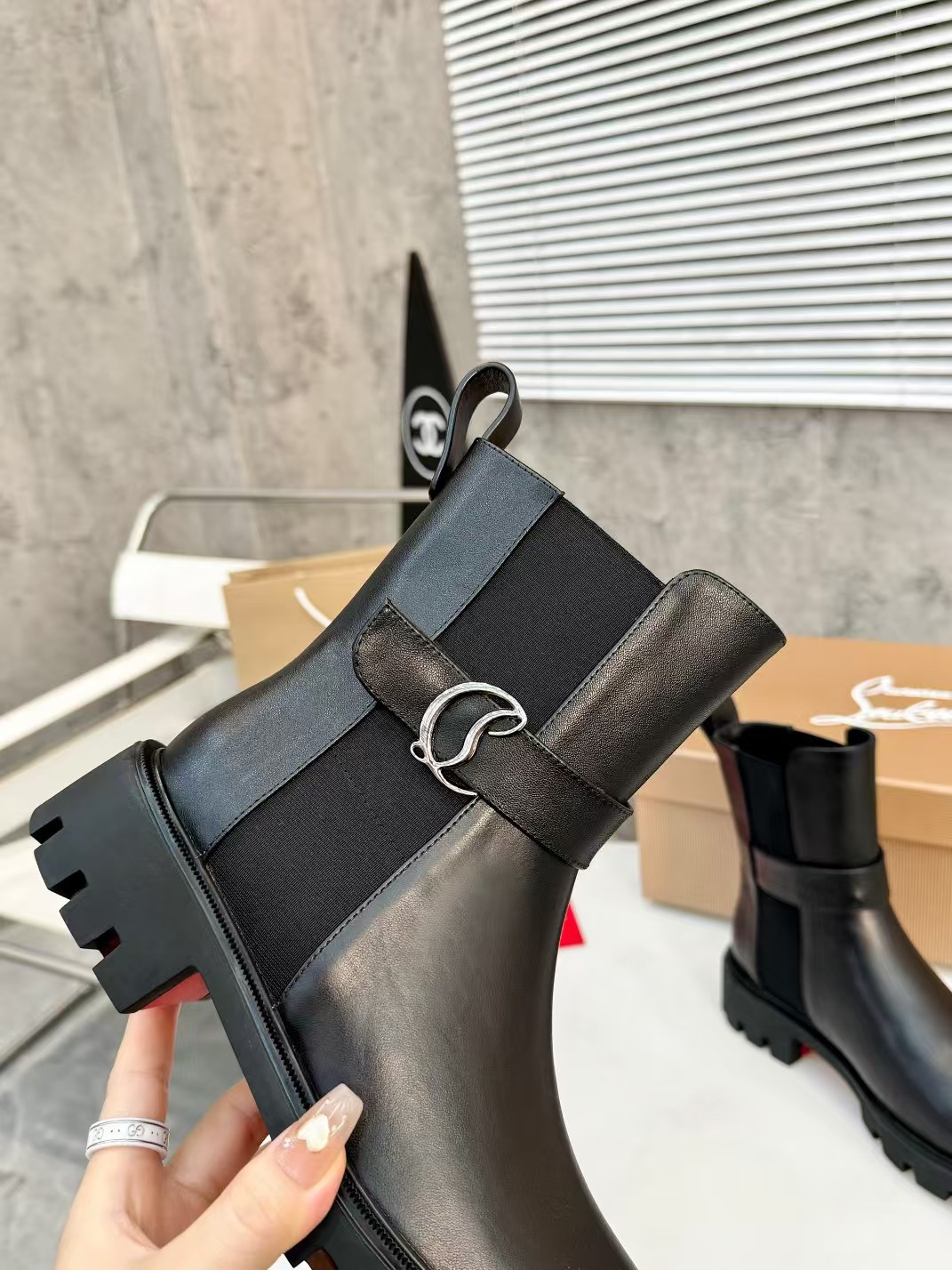 Ch**an louboutin chelsea booty