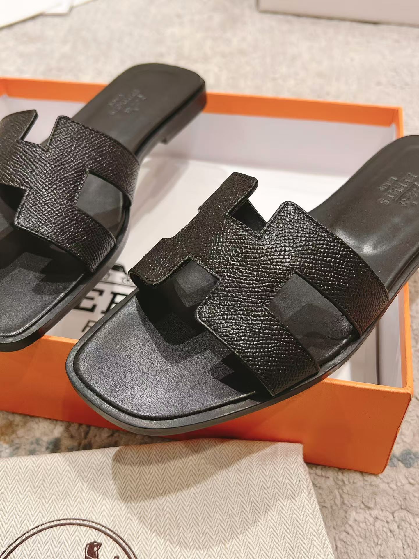 Hermès Oran leather sandal