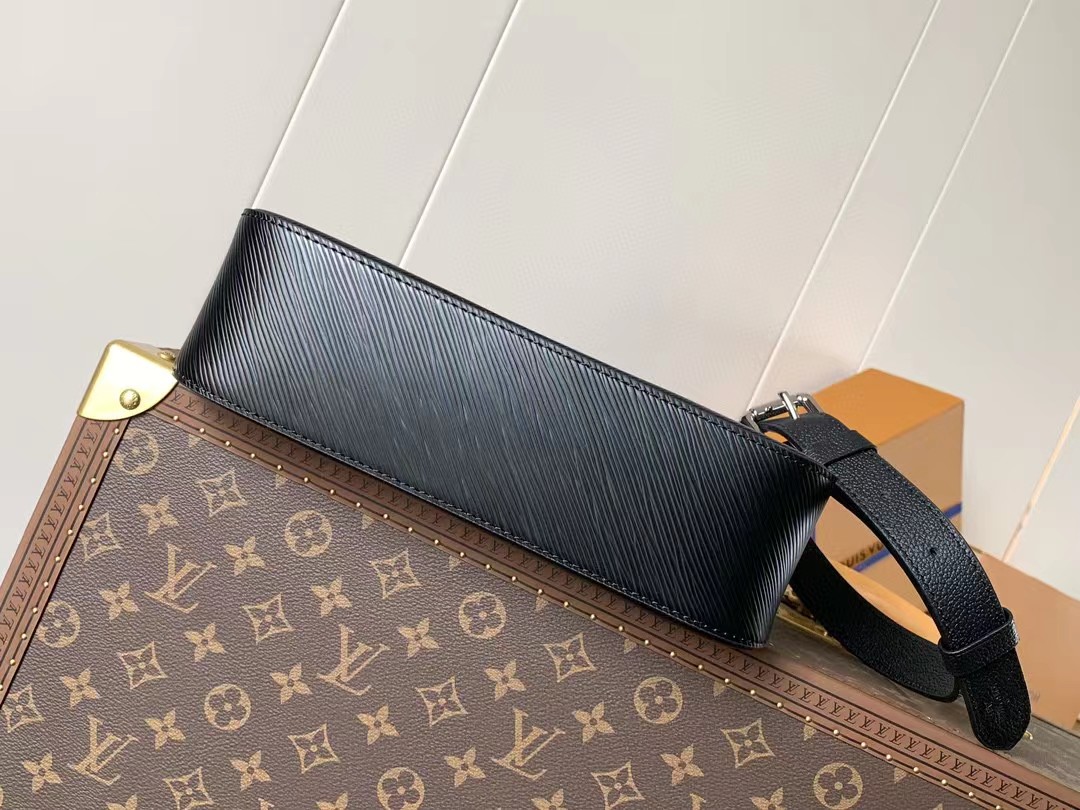 l**is V*t*n marelle black epi